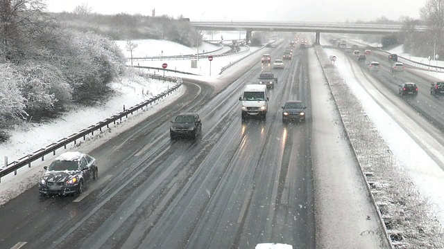 德国高速公路上下大雪视频素材