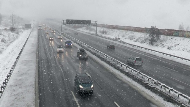 德国高速公路上下大雪视频素材