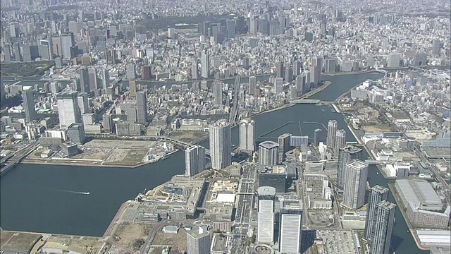 东京湾地区的空中摩天大楼视频素材