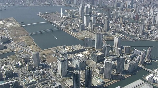 东京湾地区的空中摩天大楼视频素材