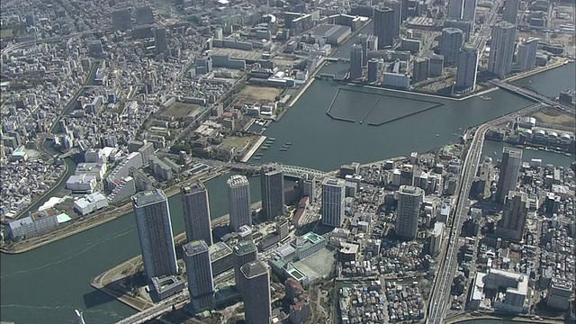 东京湾地区的空中摩天大楼视频素材