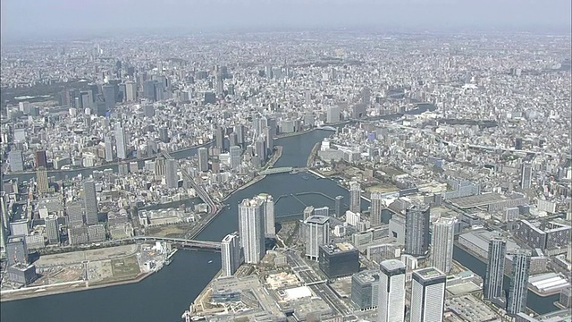 东京湾地区的空中摩天大楼视频素材