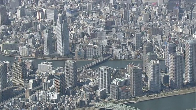 东京湾地区的空中摩天大楼视频素材