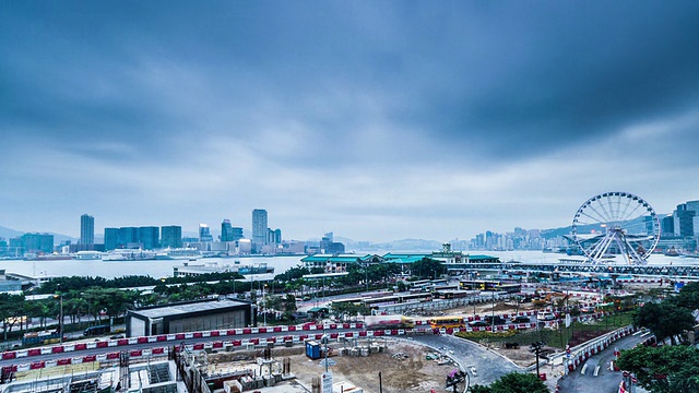 中国香港，2014年11月12日:鸟瞰港口附近的交通和项目，中国香港视频素材