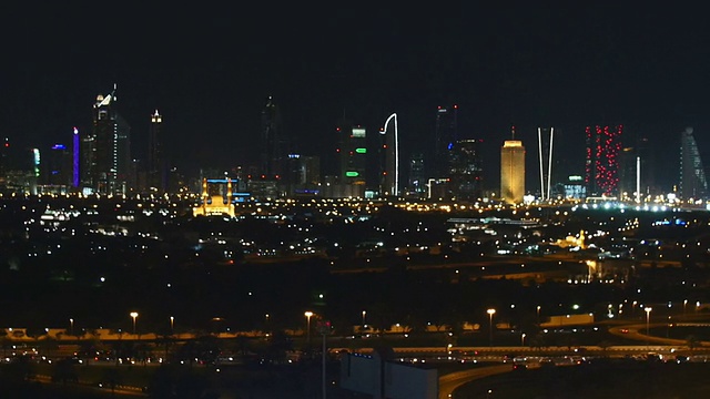 迪拜摩天大楼的夜景。视频素材