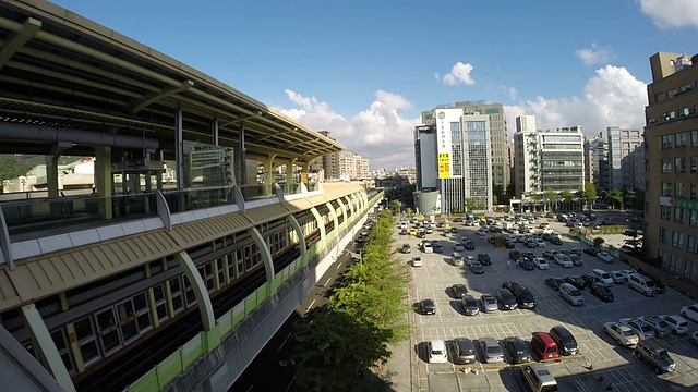 台北西湖地铁站，美丽的市容日落，台湾丹视频素材