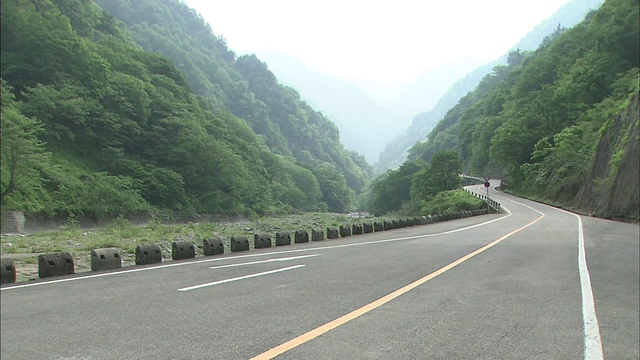 日本博山超级林道森林路视频素材