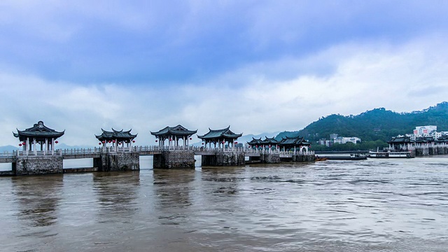 中国广东省潮州市广济桥以交通便利而闻名视频素材