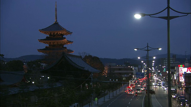 五层宝塔的夜晚视频素材