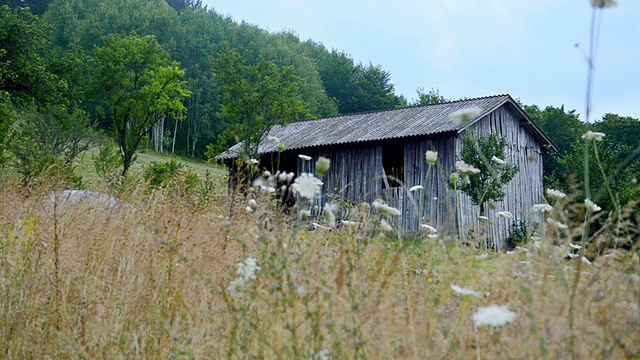 旧木棚在乡村，建立拍摄视频素材