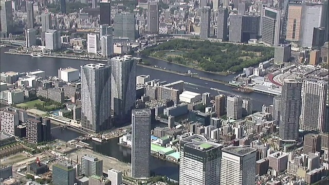 东京湾地区的空中摩天大楼视频素材