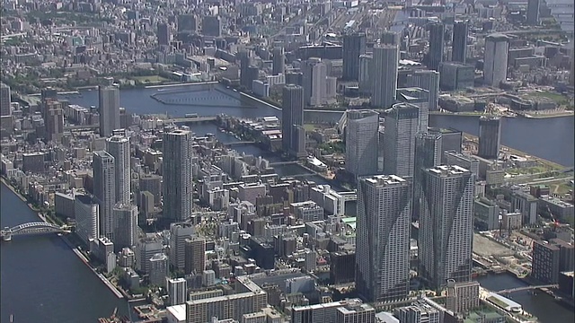 东京湾地区的空中摩天大楼视频素材