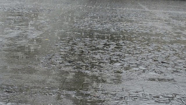 行人路广场雨点视频素材