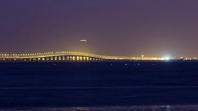 葡萄牙里斯本的瓦斯科·达·伽马桥夜景视频素材