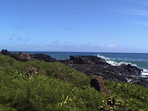 考艾岛南部的海浪，风和陆地视频素材