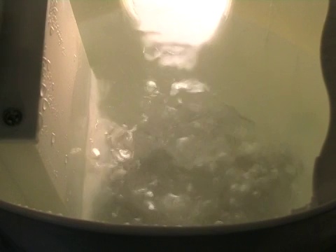 水在水壶沸腾- SD视频视频下载