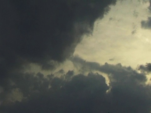 时间流逝，雨云和太阳视频素材