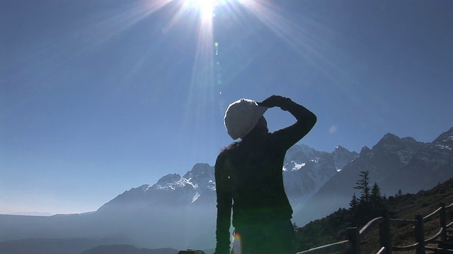 太阳和山脉视频素材