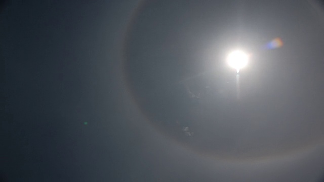 太阳和卷云的时间流逝视频素材