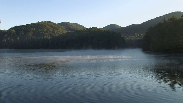 山湖晨雾_ 1001-05视频下载