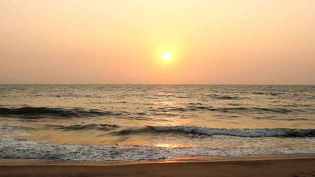 海上日落的晚景视频素材