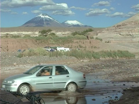 汽车和火山视频下载