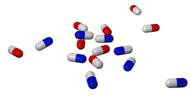 红色和蓝色药丸3D视频素材