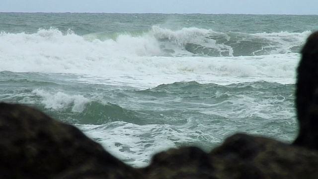 风大浪急的海面视频素材