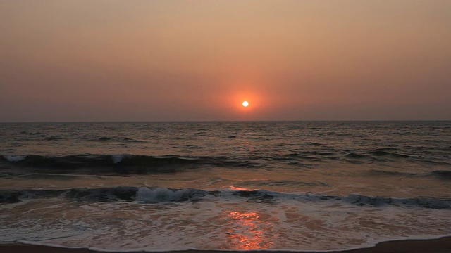 海上日落的晚景视频素材