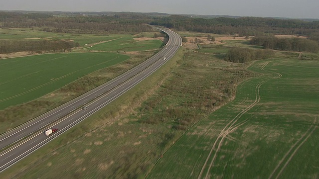 空中飞行德国公路交通视频下载