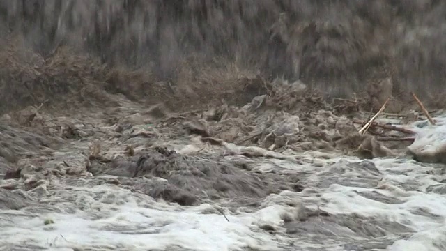 马拉维:热带暴雨过后，河水泛滥视频素材