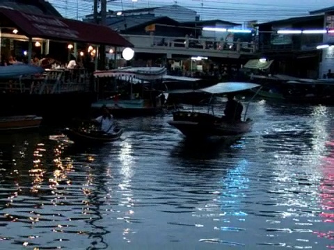 夜间的水上市场视频素材