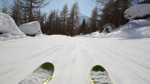 滑雪下山- HD1080p佳能5Dmk2视频素材