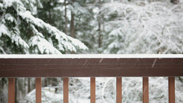 阳台上的积雪视频素材