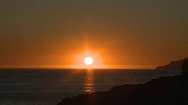 时光流逝，海面上的日落视频素材