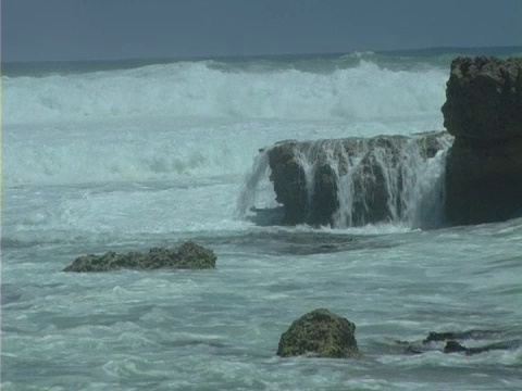 岩石和波视频下载