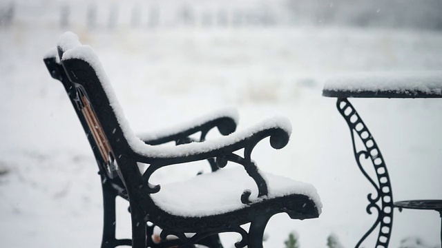 白雪皑皑的天井视频素材