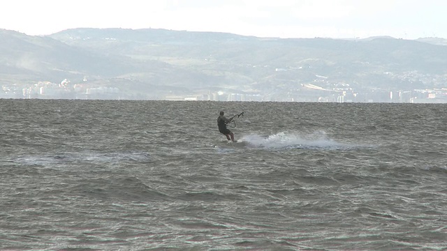 Kitesurfer在行动视频素材