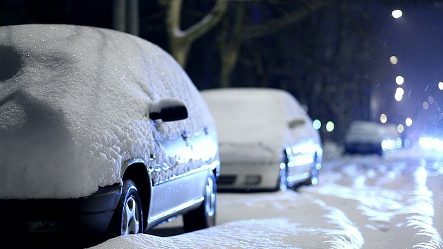 雪地里的汽车视频素材