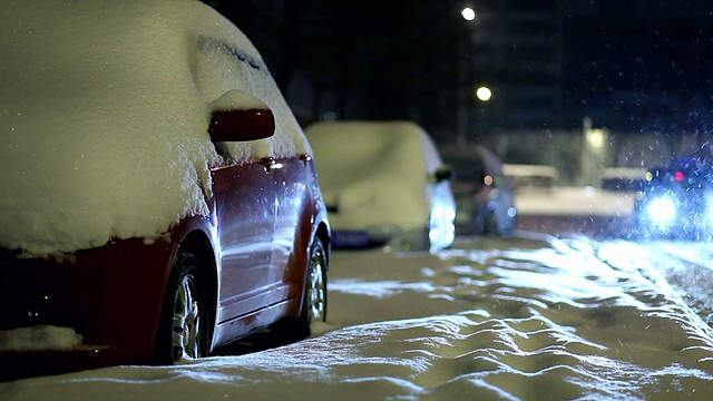 雪地里的汽车视频素材