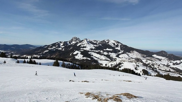 在阿尔卑斯山滑雪视频下载