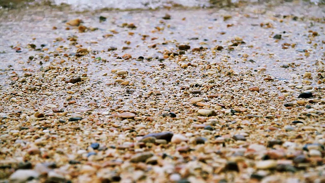 海滩上的岩石视频素材