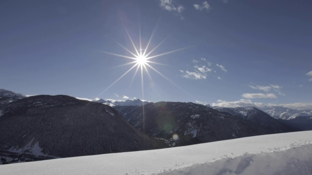 宽镜头的雪山时间流逝视频素材