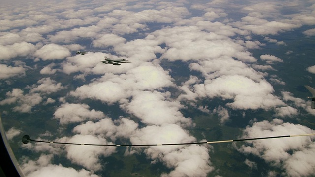 F - 18加油机加油视频下载