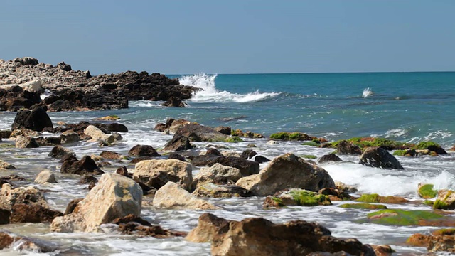 海浪和海沫视频素材