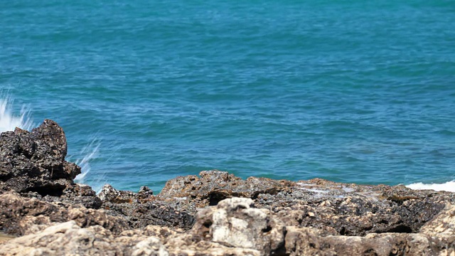 海浪和海沫视频素材