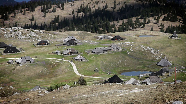 山上的小屋视频素材