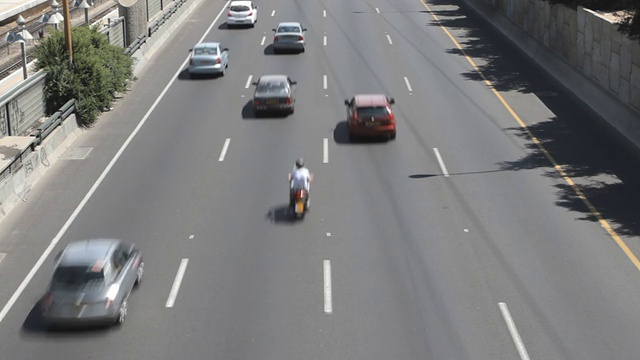 汽车在高速公路上视频素材