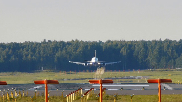 HD -飞机着陆(波音737-500)视频素材