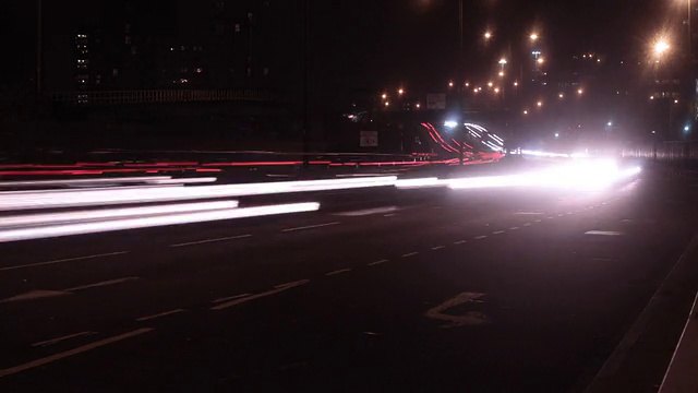 伦敦高速公路夜间车灯的时间流逝视频素材